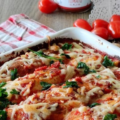 Herzhafte Crêpes mit Tomaten-Chutney-Sauce